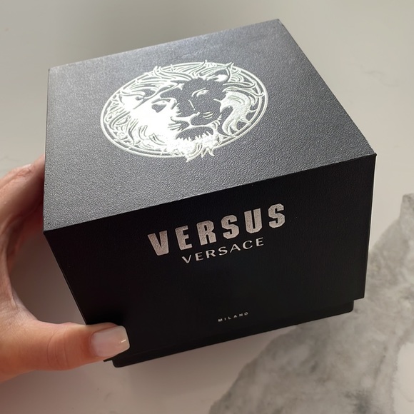 Versace Watch - Picture 3 of 11